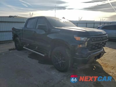 Czwarte zdjęcie samochodu z boku: 2024 CHEVROLET SILVERADO C1500 CUSTOM VIN:1GCPABEK3RZ172615 - miniatura