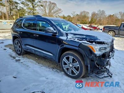Czwarte zdjęcie samochodu z boku: 2018 GMC ACADIA DENALI VIN:1GKKNXLS1JZ116745 - miniatura