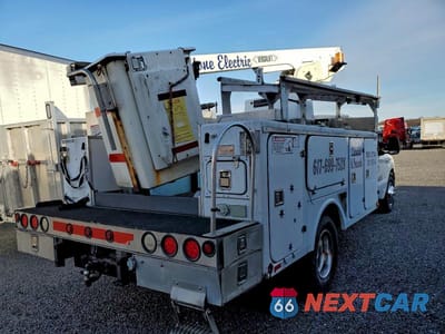 Czwarte zdjęcie samochodu z boku: 2006 FORD F350 BUCKET TRUCK VIN:1FDWF36576EC11376 - miniatura