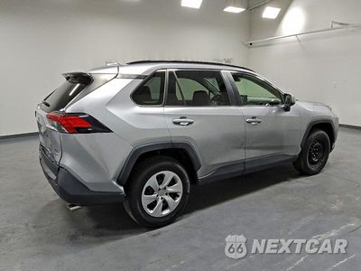 Trzecie zdjęcie samochodu z tyłu: 2019 TOYOTA RAV4 LE VIN:JTMG1RFV5KJ021295 - miniatura