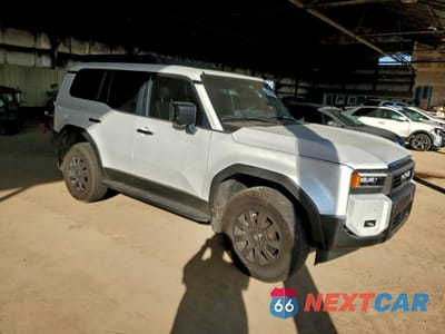 Czwarte zdjęcie samochodu z boku: 2025 TOYOTA LAND CRUISER BASE VIN:JTEABFAJXSK040128 - miniatura