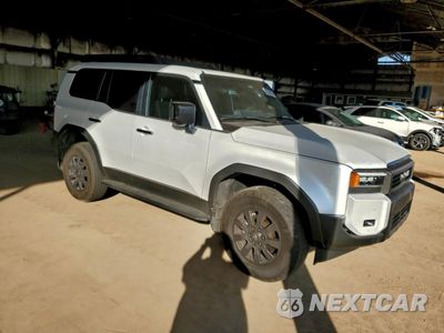 Czwarte zdjęcie samochodu z boku: 2025 TOYOTA LAND CRUISER BASE VIN:JTEABFAJXSK040128 - miniatura