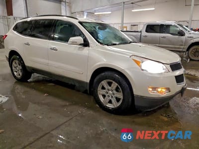 Czwarte zdjęcie samochodu z boku: 2011 CHEVROLET TRAVERSE LT VIN:1GNKVJED1BJ118882 - miniatura