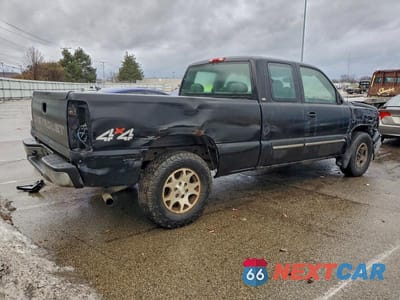Trzecie zdjęcie samochodu z tyłu: 2004 CHEVROLET SILVERADO K1500 VIN:2GCEK19V241109476 - miniatura