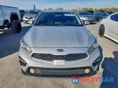 Piąte zdjęcie samochodu w środku: 2020 KIA FORTE LXS VIN:3KPF24AD0LE201910 - miniatura