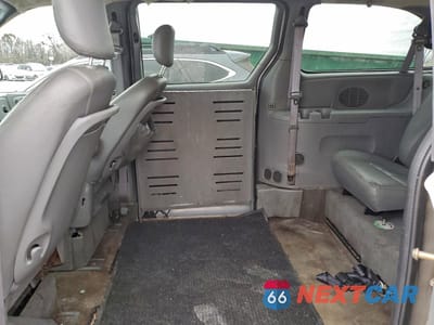 Zdjęcie 11 z 13 samochodu: 2004 DODGE GRAND CARAVAN SXT VIN:2D4GP44L14R615824 - miniatura