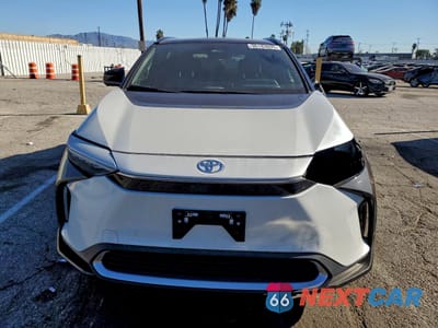 Piąte zdjęcie samochodu w środku: 2024 TOYOTA BZ4X XLE VIN:JTMAAAAA2RA033720 - miniatura