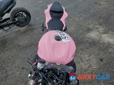 Piąte zdjęcie samochodu w środku: 2025 SUZUKI GSX-R600 VIN:JS1GN7FA1S7101545 - miniatura