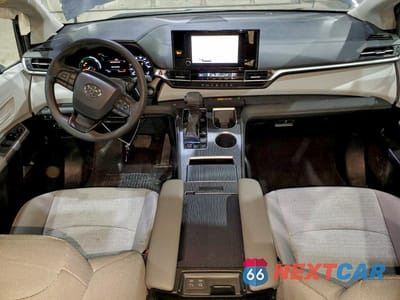 Zdjęcie 8 z 13 samochodu: 2025 TOYOTA SIENNA LE 8-PASSENGER VIN:5TDKSKFC5SS163145 - miniatura