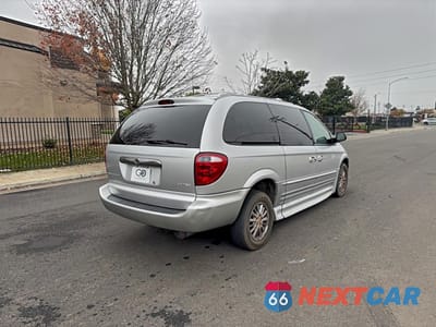 Czwarte zdjęcie samochodu z boku: 2002 CHRYSLER TOWN & COUNTRY LIMITED VIN:2C8GP64L32R587917 - miniatura