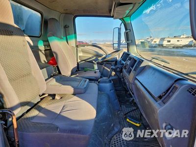 Piąte zdjęcie samochodu w środku: 2014 ISUZU NPR HD FLATBED TRUCK VIN:54DC4W1BXES802700 - miniatura