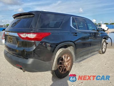 Trzecie zdjęcie samochodu z tyłu: 2020 CHEVROLET TRAVERSE LS VIN:1GNERFKW2LJ124373 - miniatura