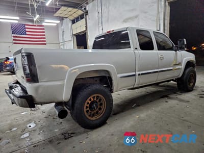 Trzecie zdjęcie samochodu z tyłu: 2001 GMC SIERRA K2500 HEAVY DUTY VIN:1GTHK29181E326637 - miniatura
