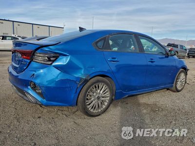Trzecie zdjęcie samochodu z tyłu: 2022 KIA FORTE GT LINE VIN:3KPF54AD5NE437740 - miniatura