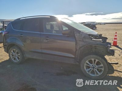 Czwarte zdjęcie samochodu z boku: 2018 FORD ESCAPE SE VIN:1FMCU0GD5JUD22018 - miniatura