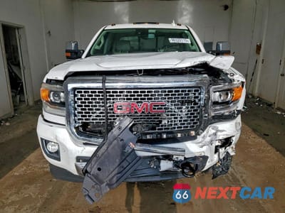 Piąte zdjęcie samochodu w środku: 2015 GMC SIERRA K2500 DENALI VIN:1GT120E84FF501167 - miniatura
