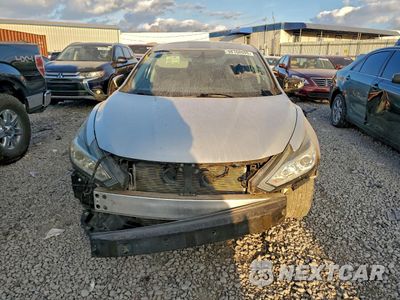 Piąte zdjęcie samochodu w środku: 2017 NISSAN ALTIMA 2.5 VIN:1N4AL3AP6HC138859 - miniatura