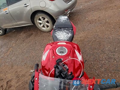 Piąte zdjęcie samochodu w środku: 2024 HONDA CBR650 R VIN:MLHRH1552R5000492 - miniatura