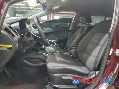 Zdjęcie 7 z 12 samochodu: 2017 KIA FORTE LX VIN:3KPFL4A73HE035073 - miniatura