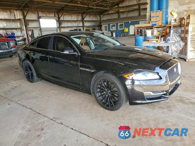Czwarte zdjęcie samochodu z boku: 2016 JAGUAR XJ VIN:SAJWA1C74G8V98810 - miniatura