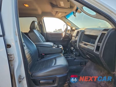 Piąte zdjęcie samochodu w środku: 2018 RAM 3500 VIN:3C7WRTCL6JG362633 - miniatura