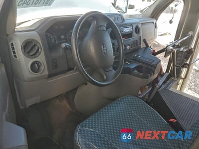 Zdjęcie 8 z 13 samochodu: 2011 FORD ECONOLINE E350 SUPER DUTY CUTAWAY VAN VIN:1FDEE3FS3BDB12297 - miniatura