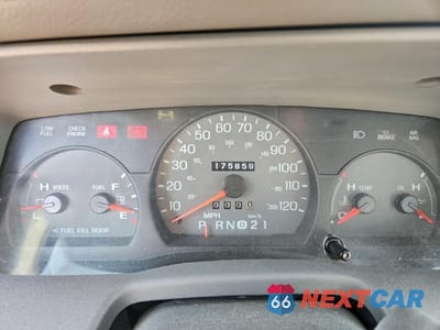 Zdjęcie 9 z 12 samochodu: 2000 MERCURY GRAND MARQUIS LS VIN:2MEFM75W1YX673136 - miniatura