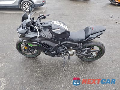 Trzecie zdjęcie samochodu z tyłu: 2025 KAWASAKI EX650 R VIN:ML5EXER11SDAD7704 - miniatura