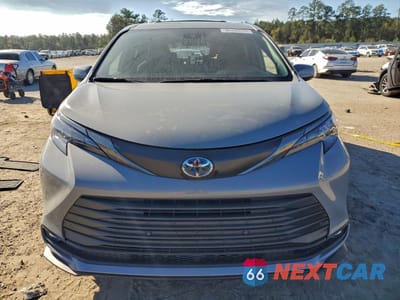 Piąte zdjęcie samochodu w środku: 2024 TOYOTA SIENNA XSE VIN:5TDCSKFC5RS117605 - miniatura