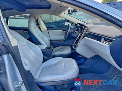 Piąte zdjęcie samochodu w środku: 2013 TESLA MODEL S VIN:5YJSA1CN1DFP26170 - miniatura