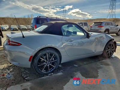 Trzecie zdjęcie samochodu z tyłu: 2024 MAZDA MX-5 MIATA GRAND TOURING VIN:JM1NDAD78R0606246 - miniatura