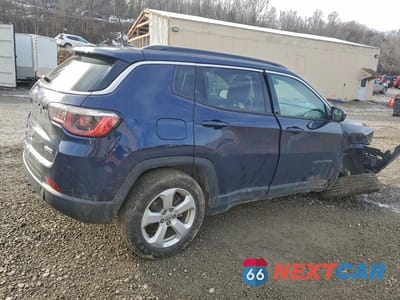 Trzecie zdjęcie samochodu z tyłu: 2020 JEEP COMPASS LATITUDE VIN:3C4NJDBB6LT150310 - miniatura