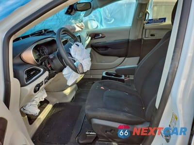 Zdjęcie 7 z 15 samochodu: 2023 CHRYSLER VOYAGER VIN:2C4RC1CG5PR512883 - miniatura