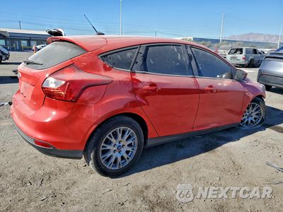 Trzecie zdjęcie samochodu z tyłu: 2012 FORD FOCUS SE VIN:1FAHP3K28CL303292 - miniatura