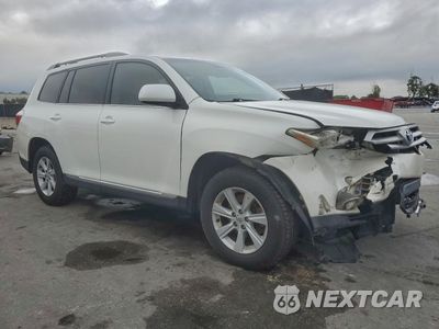 Czwarte zdjęcie samochodu z boku: 2013 TOYOTA HIGHLANDER BASE VIN:5TDZK3EH7DS104523 - miniatura