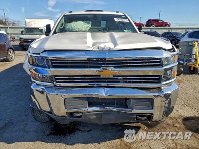 Piąte zdjęcie samochodu w środku: 2017 CHEVROLET SILVERADO K2500 HEAVY DUTY VIN:1GC1KUEG8HF166612 - miniatura