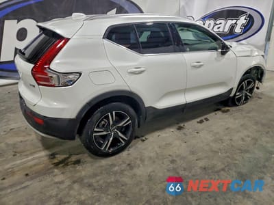 Trzecie zdjęcie samochodu z tyłu: 2025 VOLVO XC40 CORE VIN:YV4L12UJ5S2576650 - miniatura