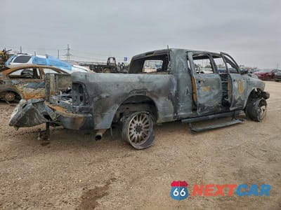 Trzecie zdjęcie samochodu z tyłu: 2017 RAM 2500 LARAMIE VIN:3C6UR5NL4HG671449 - miniatura