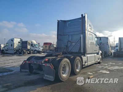 Czwarte zdjęcie samochodu z boku: 2021 VOLVO VNL SEMI TRUCK VIN:4V4NC9EH3MN262964 - miniatura