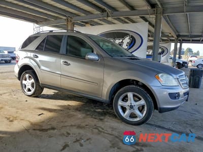 Czwarte zdjęcie samochodu z boku: 2008 MERCEDES-BENZ ML 350 VIN:4JGBB86E38A328258 - miniatura