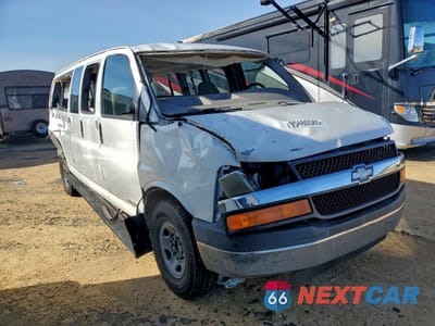 Czwarte zdjęcie samochodu z boku: 2005 CHEVROLET EXPRESS G3500 VIN:1GAHG39U651185266 - miniatura