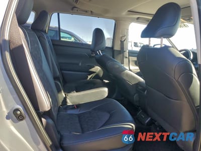 Zdjęcie 10 z 14 samochodu: 2024 TOYOTA HIGHLANDER HYBRID XLE VIN:5TDKARAH5RS537844 - miniatura
