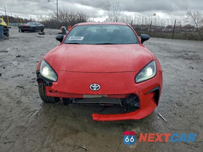 Piąte zdjęcie samochodu w środku: 2023 TOYOTA GR 86 PREMIUM VIN:JF1ZNBE14P9751605 - miniatura