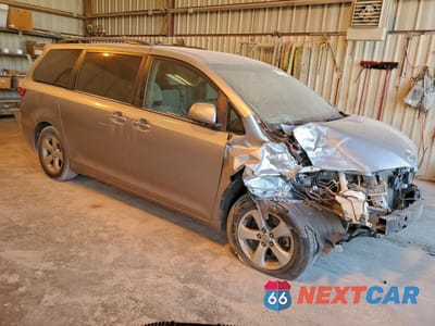 Czwarte zdjęcie samochodu z boku: 2017 TOYOTA SIENNA LE VIN:5TDKZ3DC1HS862544 - miniatura