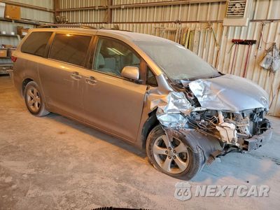Czwarte zdjęcie samochodu z boku: 2017 TOYOTA SIENNA LE VIN:5TDKZ3DC1HS862544 - miniatura