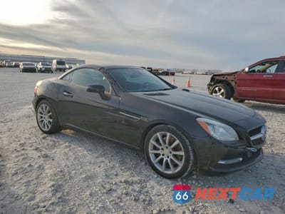 Czwarte zdjęcie samochodu z boku: 2016 MERCEDES-BENZ SLK 300 VIN:WDDPK3JA3GF123595 - miniatura