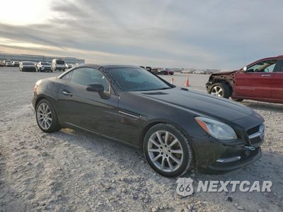 Czwarte zdjęcie samochodu z boku: 2016 MERCEDES-BENZ SLK 300 VIN:WDDPK3JA3GF123595 - miniatura