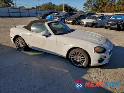 Czwarte zdjęcie samochodu z boku: 2017 FIAT 124 SPIDER 2D CONVERTIBLE CLASSIC VIN:JC1NFAEK9H0102197 - miniatura