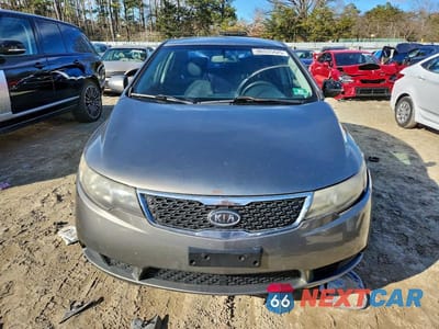 Piąte zdjęcie samochodu w środku: 2012 KIA FORTE EX VIN:KNAFU4A25C5471796 - miniatura