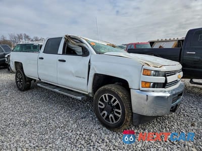 Czwarte zdjęcie samochodu z boku: 2018 CHEVROLET SILVERADO K2500 HEAVY DUTY VIN:1GC1KUEG1JF126801 - miniatura